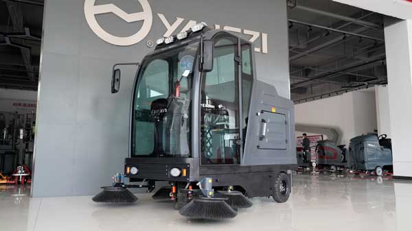 清掃環(huán)衛(wèi)車需要日常維護嗎？有什么作用